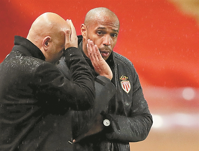 Η ομάδα του Βράχου πάει προς τα… βράχια