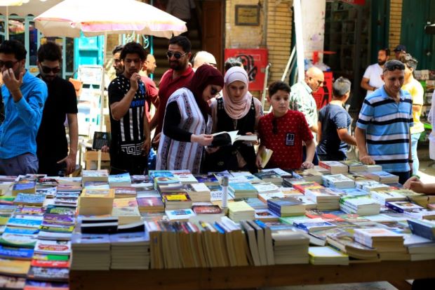 «Ξαναζωντανεύει» ο δρόμος Al-Mutanabi για τους βιβλιοφάγους