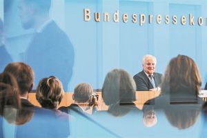 Παραίτηση με… δόσεις για τον Ζεεχόφερ