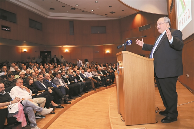 «Εκβιασμοί, δωροδοκίες και απειλές στα Σκόπια»