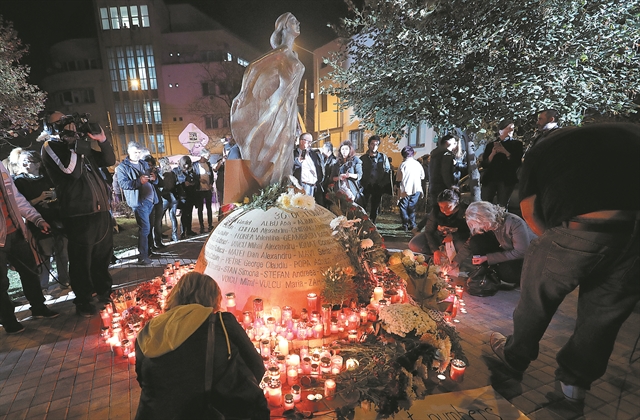 «Η τραυματισμένη κοινωνία χειραγωγείται εύκολα»