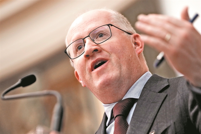 Ο οικονομολόγος ισορροπιστής στην υπηρεσία της ΕΚΤ