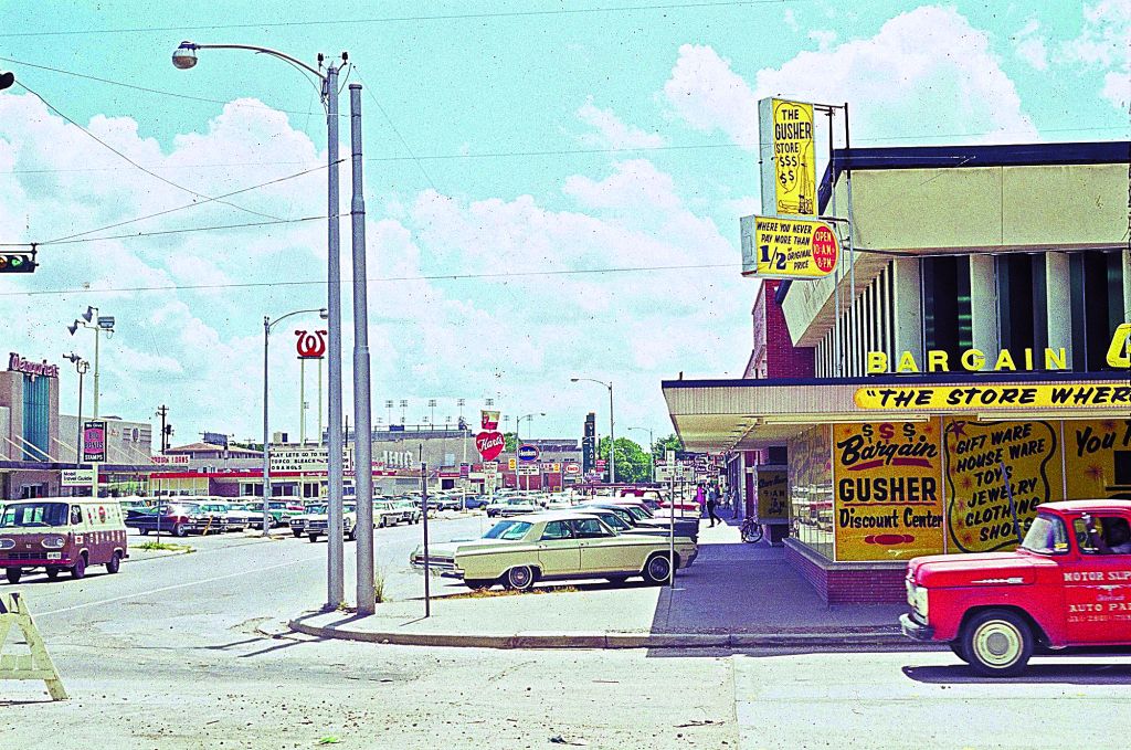 Απέναντι στον Λε Κορμπιζιέ