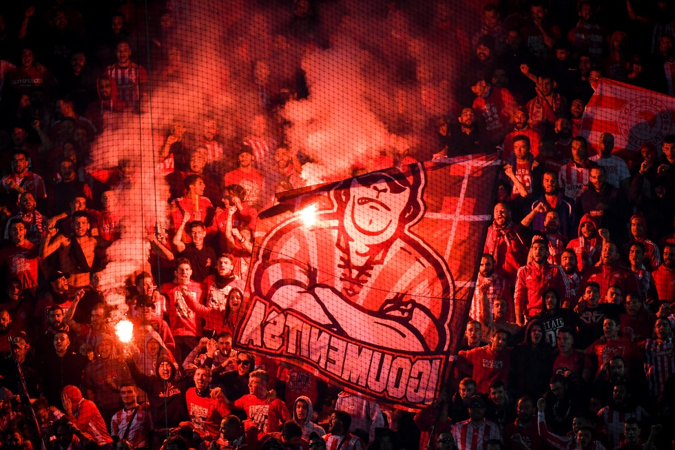 Αποθεώθηκε ο Ολυμπιακός παρά την ήττα (vids)