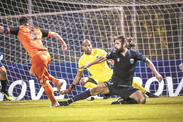 Αλλος τα δοκάρια, άλλος τα γκολ