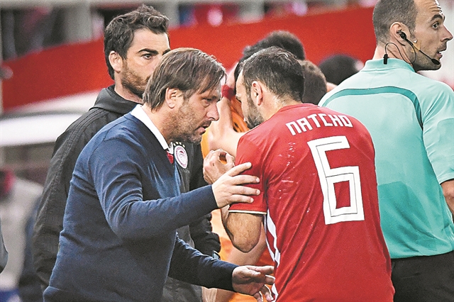 Οι χειραψίες και η ηρεμία του κόουτς