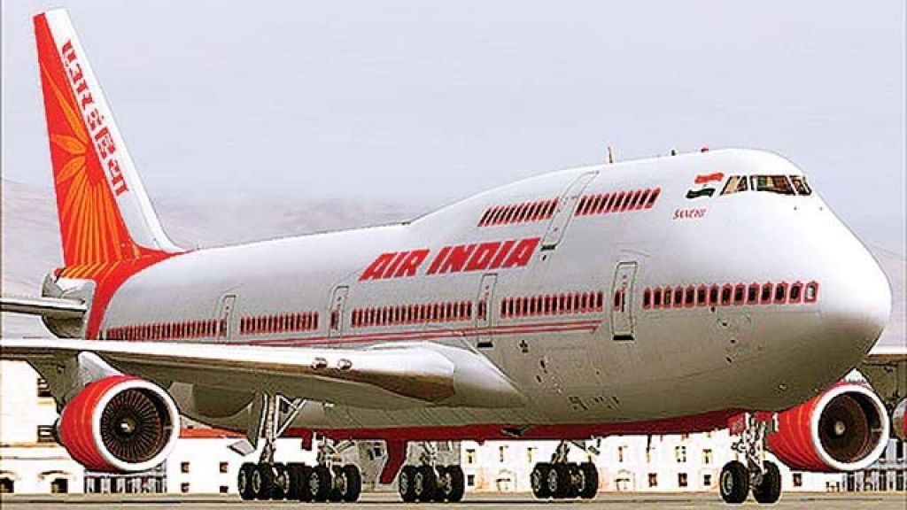 Αεροσυνοδός της Αir India τραυματίστηκε όταν έπεσε από το αεροπλάνο