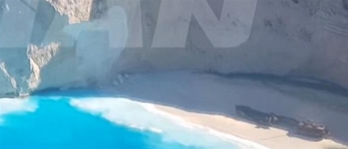 Ζάκυνθος: Αλλαξε χρώμα η θάλασσα στο Ναυάγιο