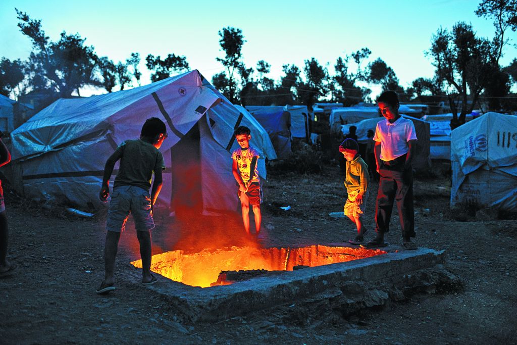 «Συγκατοικεί» με τους βιαστές της