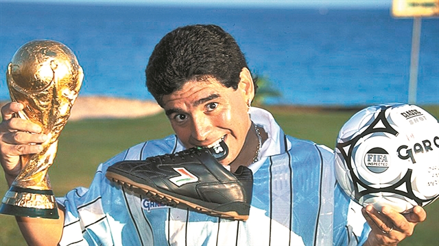 Ευχές από τον Μαδούρο και ακριβά δώρα στον Ντιεγκίτο για τα γενέθλιά του