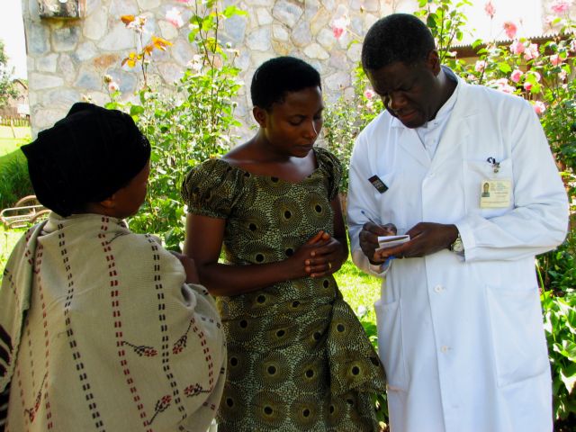Κονγκό: Ο Μουκουέγκε έμαθε για το Νόμπελ Ειρήνης ενώ χειρουργούσε