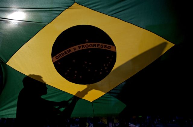 Στις κάλπες η Βραζιλία για τις πιο κρίσιμες προεδρικές εκλογές