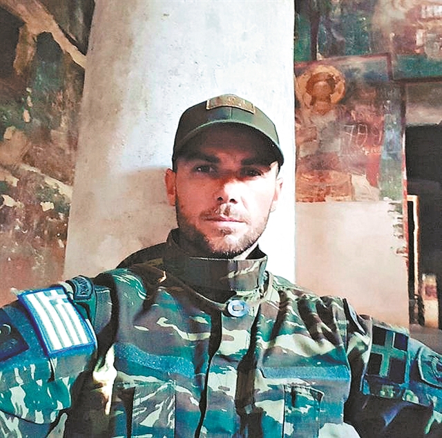 Νεκρός ομογενής που ύψωσε τη γαλανόλευκη