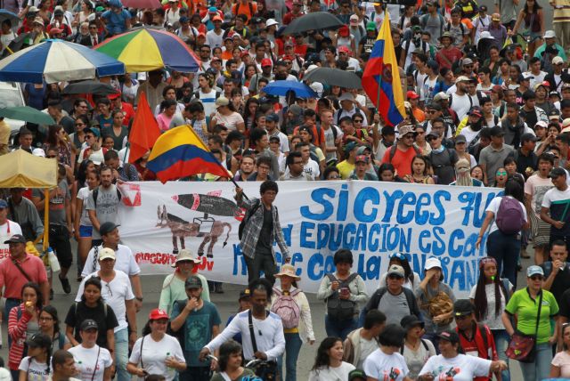 Κύμα εκπαιδευτικών και μαθητών διαδήλωσαν για τη δημόσια παιδεία