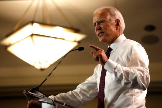 Στο Λονδίνο ο Τζο Μπάιντεν – Στο στόχαστρο η εξωτερική πολιτική Τραμπ