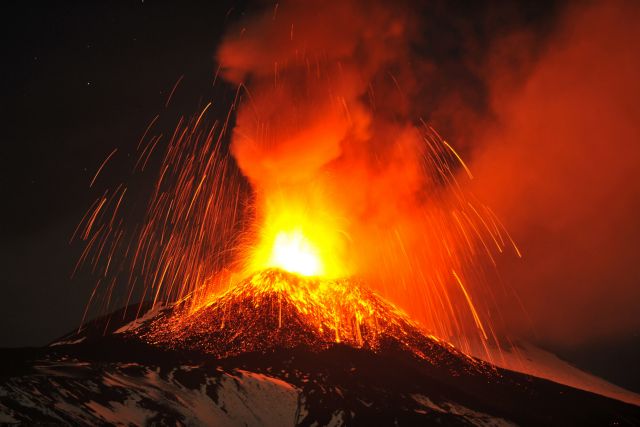 Το ηφαίστειο της Αίτνας «πνίγεται» στο Ιόνιο