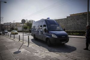 Στα κελιά της «17Ν» ο Γιάννος Παπαντωνίου – Στη γυναικεία πτέρυγα η σύζυγός του (video)