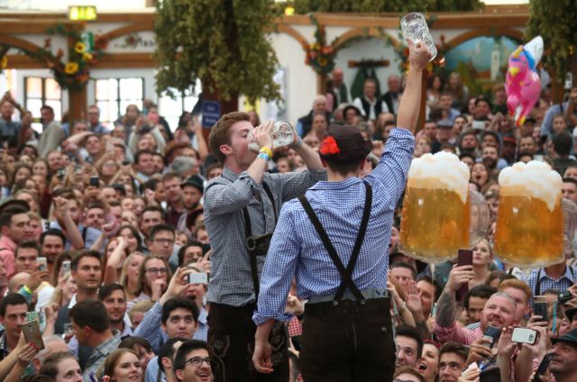 Οι σύμμαχοι της Ανγκελα που πίνουν για να ξεχάσουν