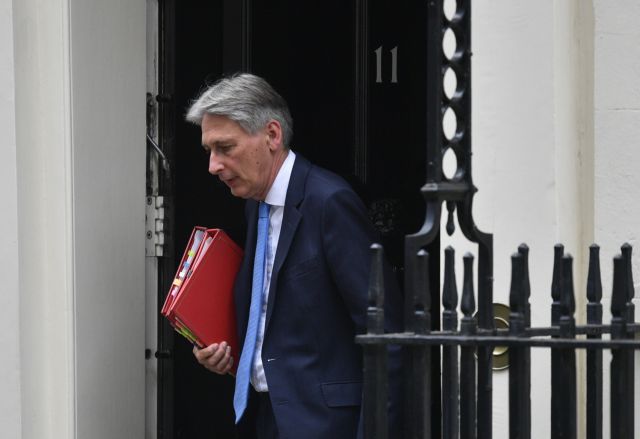 Χάμοντ: Η Βρετανία θα τα καταφέρνει και με ένα Brexit χωρίς συμφωνία