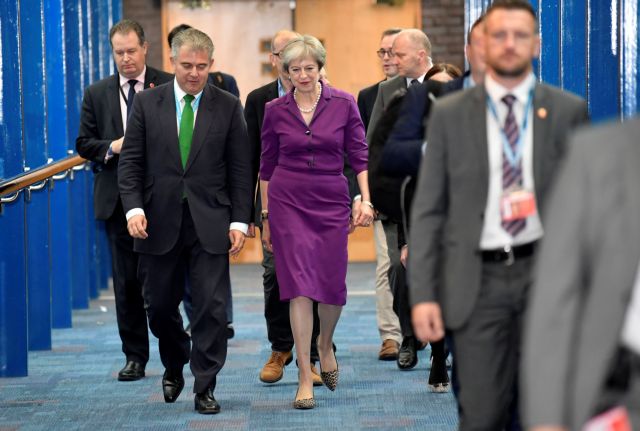 Μέι-Τζόνσον: Μπρα-ντε-φερ στο συνέδριο του Συντηρητικού Κόμματος