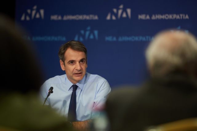 Βολές κατά ριπάς από Μητσοτάκη για προσφυγικό και Σκοπιανό