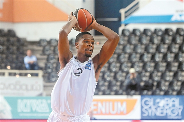 Αυτός ο Μορέιρα δίνει αυτόγραφα!