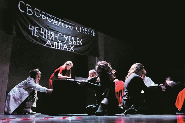 Μια παράσταση θεάτρου για μια επίθεση σε θέατρο