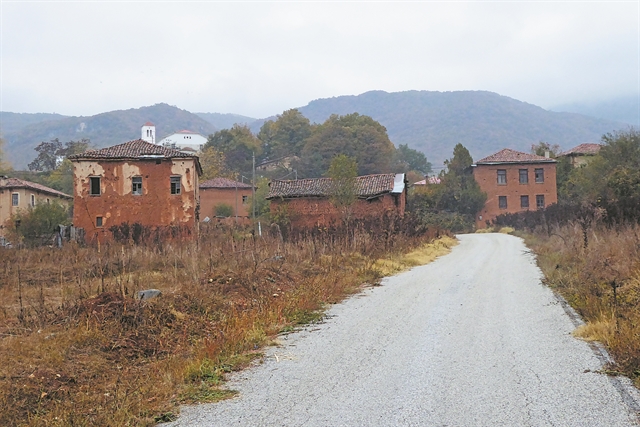 Καταρρέουν τα πλίνθινα φαντάσματα του Βίτσι