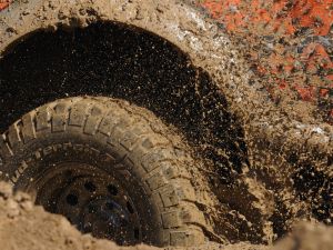 Τετρακίνητα αυτοκίνητα: Ποια ελαστικά πρέπει χρησιμοποιούμε όταν παίρνουμε τα βουνά