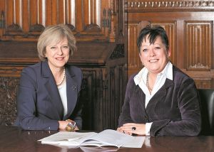 Υπουργό Αυτοκτονιών όρισε η Τερίζα Μέι