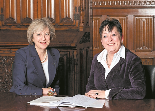 Υπουργό Αυτοκτονιών όρισε η Τερίζα Μέι