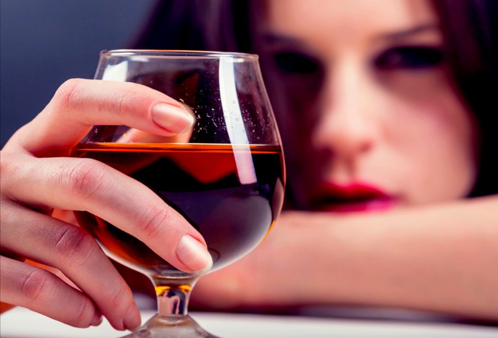 Αυξημένος ο κίνδυνος πρόωρου θανάτου από την καθημερινή κατανάλωση αλκοόλ