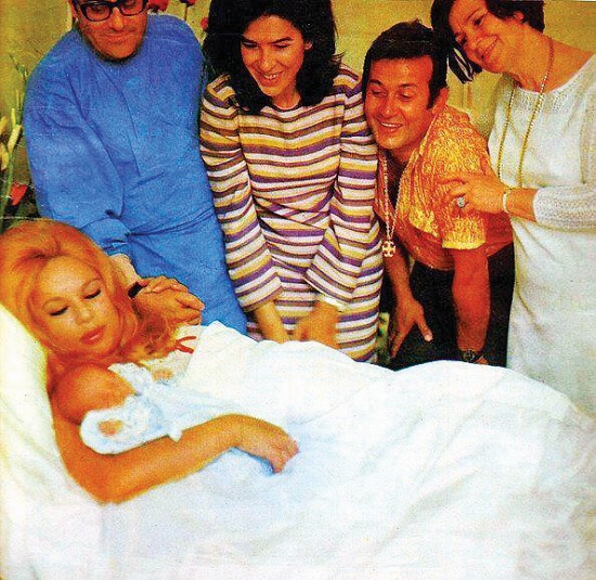 Σπάνια ντοκουμέντα : Τα μωρά των μεγάλων σταρ του ελληνικού κινηματογράφου