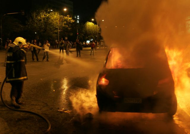 Θεσσαλονίκη: Αυτοκίνητο τυλίχθηκε σις φλόγες