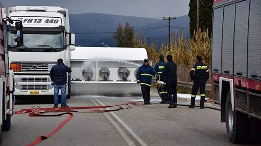Βυτιοφόρο έπεσε από γέφυρα στο Δερβένι Θεσσαλονίκης