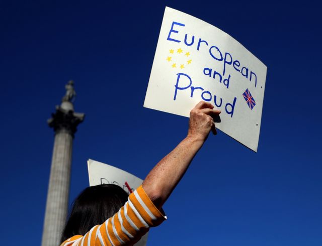 Καμπανάκι κινδύνου από νομπελίστες και επιστήμονες για το Brexit