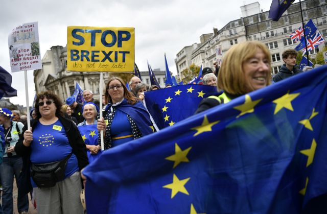 Brexit: Δεκάδες βουλευτές της Μέι πρόθυμοι να καταψηφίζουν τη συμφωνία