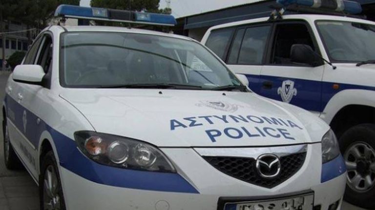 Κύπρος: Κουκουλοφόρος εισέβαλε σε δημοτικό κρατώντας μαχαίρι | tanea.gr