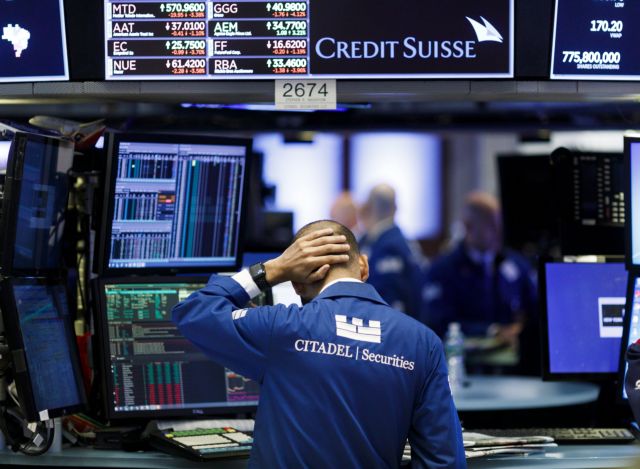 Αναταραχή στα xρηματιστήρια μετά τη βουτιά του Dow Jones
