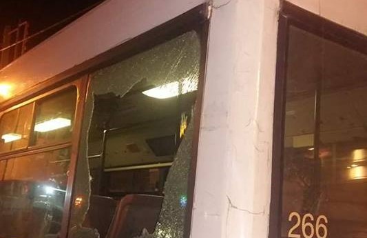 Τρόμος : Επιθέσεις με πέτρες κατά λεωφορείων του ΟΑΣΑ με επιβάτες
