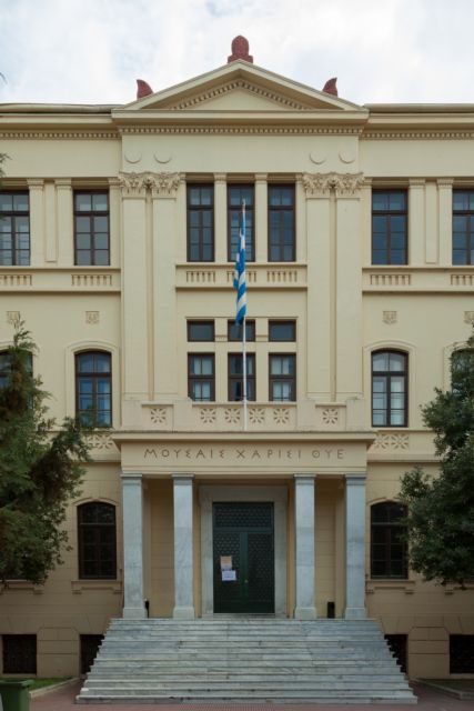 Αντιδράσεις προκαλεί η παρουσία του Ρουβίκωνα στη Φιλοσοφική