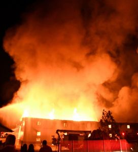 Καβάλα: Στις φλόγες τυλίχθηκε αποθήκη γεμάτη με καπνά