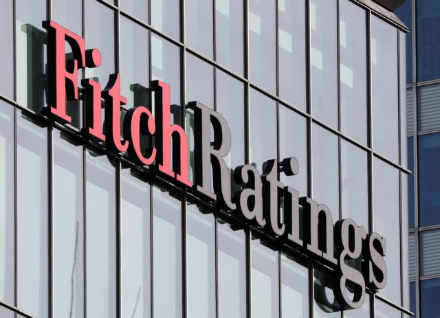 Γιατί ο οίκος Fitch αναβάθμισε τις τράπεζες