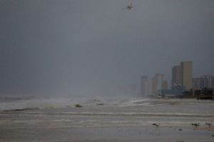 Εκκενώνουν την Φλόριντα υπό την απειλή κατακλυσμού