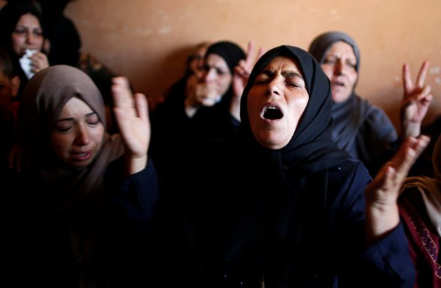 Γάζα: Χιλιάδες άνθρωποι στις κηδείες των νεκρών από ισραηλινά πυρά