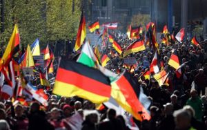 Διαδήλωση ακροδεξιών και αντιδιαδήλωση στο Βερολίνο