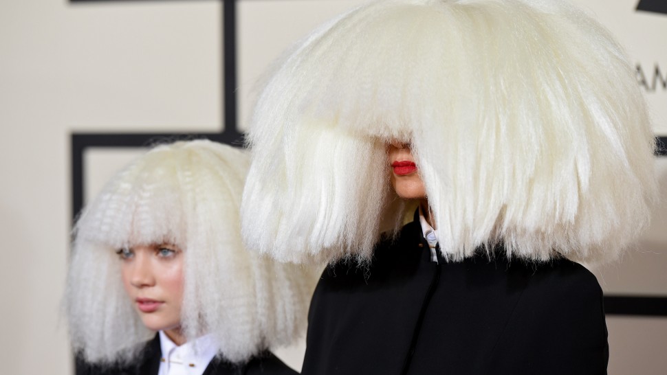 Το δώρο-έκπληξη της Sia στη χορεύτρια των βίντεο κλιπ της