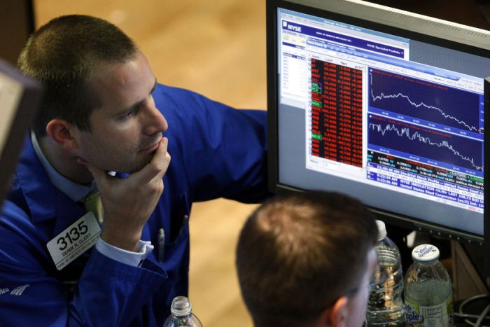 Η οικονομική αβεβαιότητα γκρέμισε τη Γουόλ Στριτ