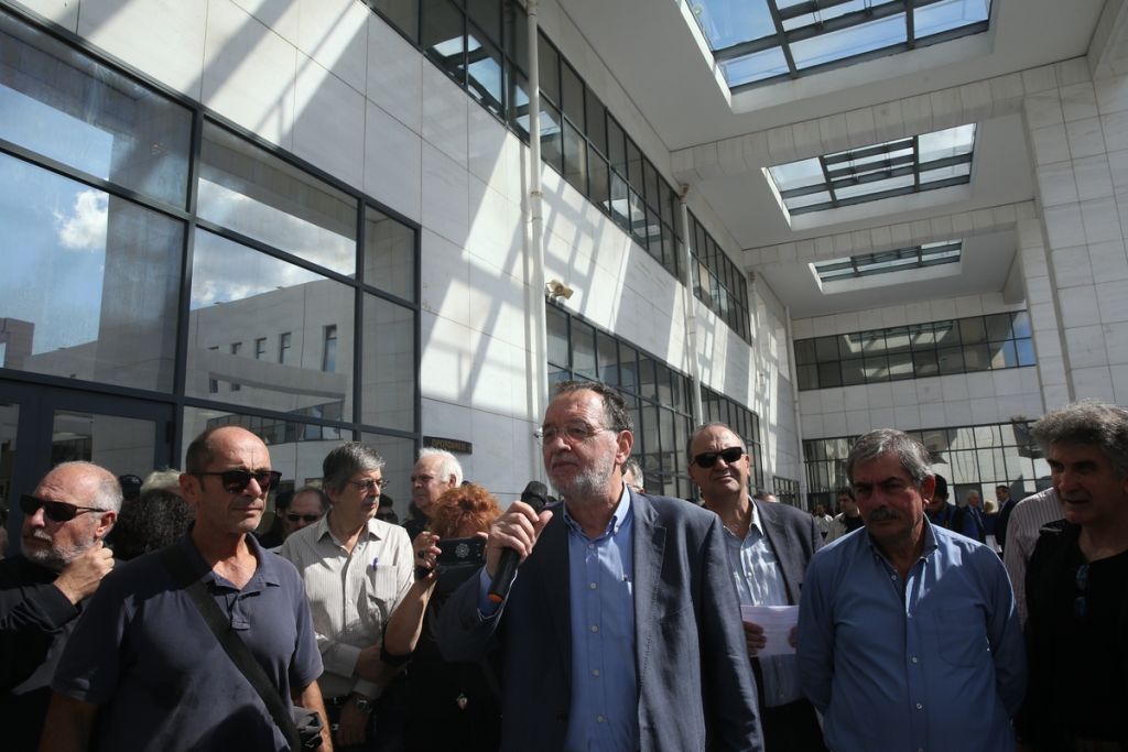 Οργή Λαφαζάνη : Οι διώκτες μας έπρεπε να κάθονται στο σκαμνί, όχι εμείς