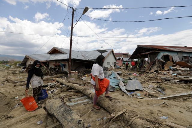 Ινδονησία: 2.045 οι νεκροί από το σεισμό και το τσουνάμι